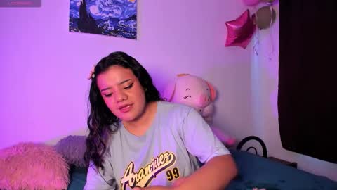 Snapshot of sophie_t_ chatting on 11-27-25, 11:23 Sofia online show from 11-27-25, 11:23