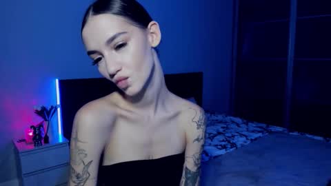 Sophie online show from 09-24-25, 04:21