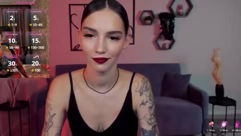 Snapshot of sophiecherrie chatting on 11-20-25, 12:00 Sophie online show from 11-20-25, 12:00