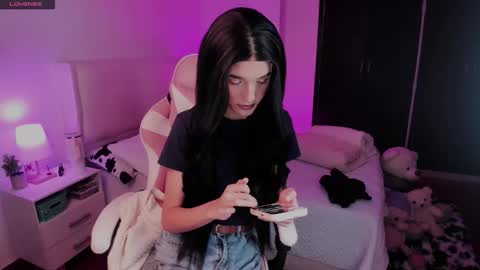 Snapshot of sophiecornett chatting on 11-13-25, 12:48 online show from 11-13-25, 12:48