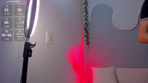 Sophie online show from 12-18-25, 06:47