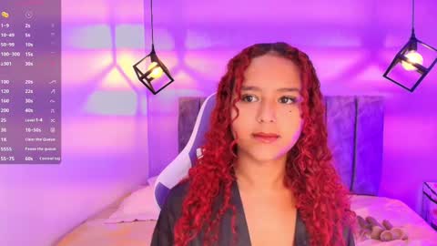 Snapshot of sophiee_velvet chatting on 09-19-25, 12:39 online show from 09-19-25, 12:39