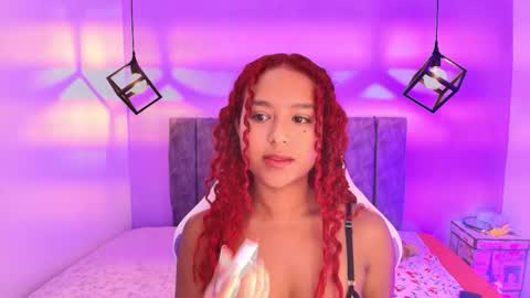 Snapshot of sophiee_velvet chatting on 10-01-25, 12:33 online show from 10-01-25, 12:33