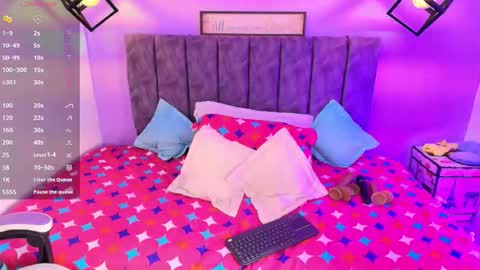 Snapshot of sophiee_velvet chatting on 10-16-25, 05:14 online show from 10-16-25, 05:14