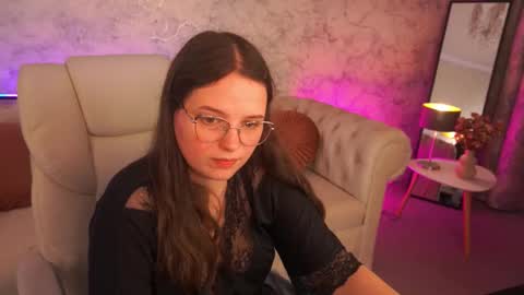 Snapshot of sophieedreams chatting on 10-27-25, 04:00 sophieedreams online show from 10-27-25, 04:00