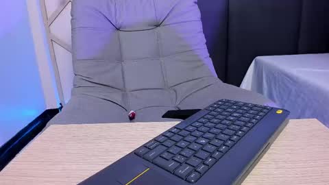 sophieharris__ online show from 02-12-25, 12:48