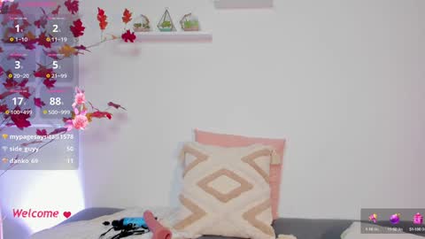 Snapshot of sophiehuntt chatting on 12-09-24, 10:30 Sophie Hunt online show from 12-09-24, 10:30
