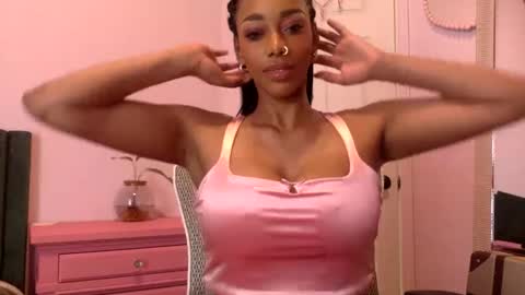 Snapshot of sophieinthecity chatting on 01-20-25, 05:48 Sophia Star online show from 01-20-25, 05:48