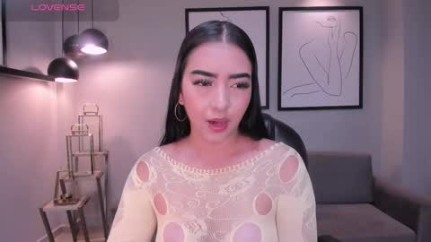 Sophie online show from 12-21-25, 04:08