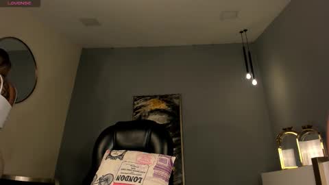 Sophie  Palmer online show from 10-31-25, 10:49