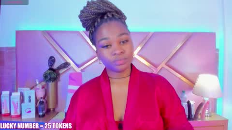 Snapshot of sophiesinclair chatting on 03-18-26, 12:52 Sophie online show from 03-18-26, 12:52