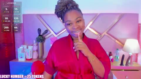 Snapshot of sophiesinclair chatting on 03-20-26, 01:05 Sophie online show from 03-20-26, 01:05