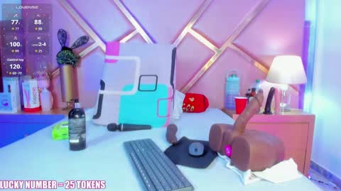 Snapshot of sophiesinclair chatting on 04-01-26, 01:41 Sophie online show from 04-01-26, 01:41