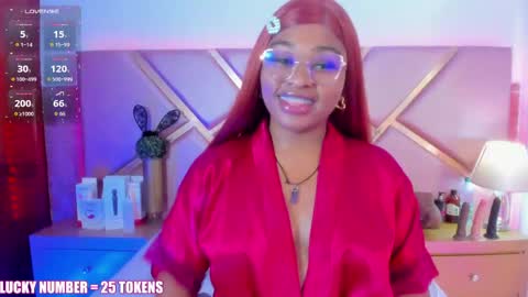 Snapshot of sophiesinclair chatting on 04-13-26, 12:43 Sophie online show from 04-13-26, 12:43