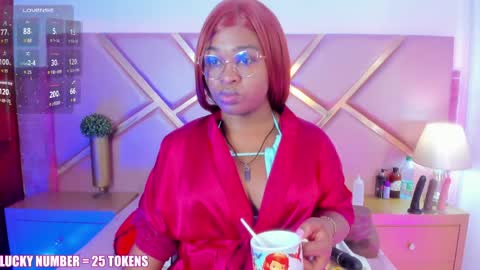 Snapshot of sophiesinclair chatting on 04-16-26, 12:50 Sophie online show from 04-16-26, 12:50