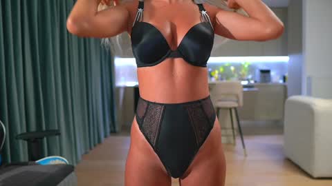 Snapshot of sophiesticate chatting on 09-29-25, 04:56 online show from 09-29-25, 04:56