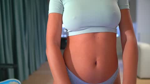 Snapshot of sophiesticate chatting on 10-20-25, 05:24 online show from 10-20-25, 05:24