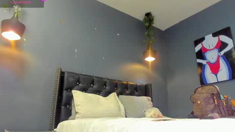 Sophie Taylor online show from 10-13-25, 11:27