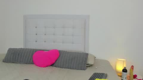 Sofia  online show from 10-31-25, 10:44