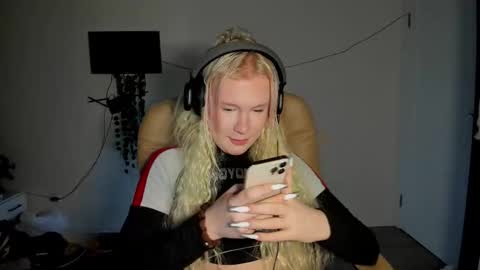 soska_albinosk online show from 12-16-25, 08:25