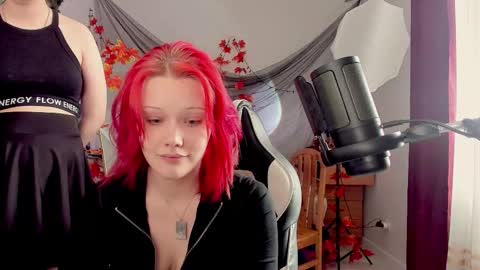 Snapshot of sova_energy chatting on 10-14-25, 10:27 Leah online show from 10-14-25, 10:27