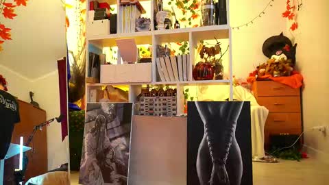 Snapshot of sova_energy chatting on 11-16-25, 12:11 Leah online show from 11-16-25, 12:11