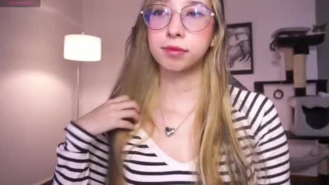 Snapshot of soy_iris chatting on 11-15-25, 11:43 Irisita online show from 11-15-25, 11:43