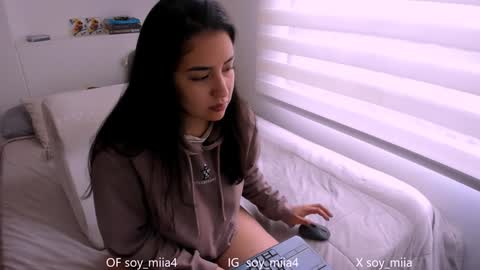 Snapshot of soy_miia chatting on 12-17-24, 09:16 MIA online show from 12-17-24, 09:16
