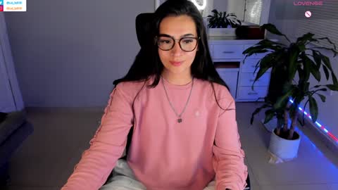 Snapshot of soyabby_ chatting on 01-13-25, 12:09 Luisa online show from 01-13-25, 12:09