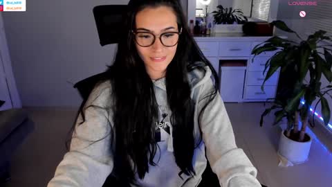 Snapshot of soyabby_ chatting on 01-14-25, 12:43 Luisa online show from 01-14-25, 12:43