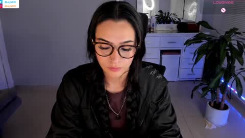 Snapshot of soyabby_ chatting on 01-15-25, 12:51 Luisa online show from 01-15-25, 12:51