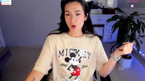 Snapshot of soyabby_ chatting on 01-17-25, 03:23 Luisa online show from 01-17-25, 03:23