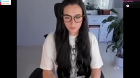 Snapshot of soyabby_ chatting on 01-18-25, 10:39 Luisa online show from 01-18-25, 10:39