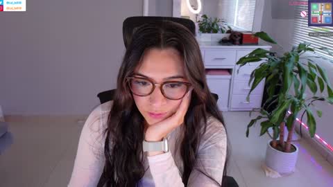 Snapshot of soyabby_ chatting on 01-25-25, 10:39 Luisa online show from 01-25-25, 10:39