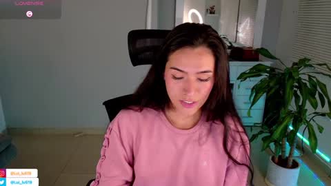 Snapshot of soyabby_ chatting on 01-28-25, 04:18 Luisa online show from 01-28-25, 04:18