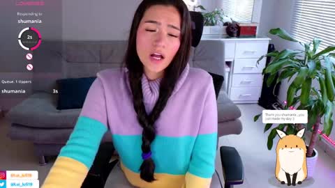 Snapshot of soyabby_ chatting on 02-21-25, 10:15 Luisa online show from 02-21-25, 10:15