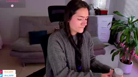 Snapshot of soyabby_ chatting on 02-22-25, 08:20 Luisa online show from 02-22-25, 08:20