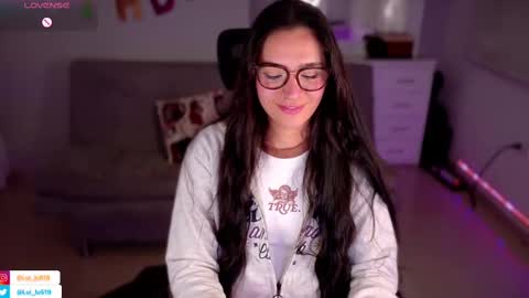 Snapshot of soyabby_ chatting on 03-10-25, 11:27 Luisa online show from 03-10-25, 11:27