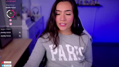 Snapshot of soyabby_ chatting on 10-21-25, 07:36 Luisa online show from 10-21-25, 07:36