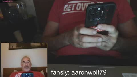 Snapshot of soyelpoti79 chatting on 10-25-25, 12:45 WhiteWolfFL online show from 10-25-25, 12:45