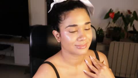 Snapshot of soytropicalfruit chatting on 10-15-25, 11:38 You want to talk to me more personal follow me in My Channel VIP 50 the discount online show from 10-15-25, 11:38