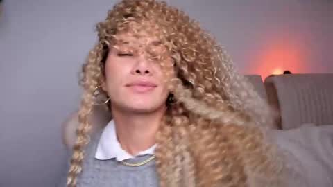 Snapshot of soytulu_ chatting on 02-12-25, 04:22 brisa s online show from 02-12-25, 04:22