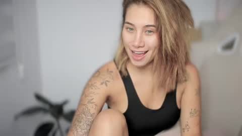 Snapshot of soytulu_ chatting on 02-15-25, 03:31 brisa s online show from 02-15-25, 03:31