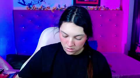 Snapshot of soyyuky chatting on 12-21-24, 02:19 Y U K Y online show from 12-21-24, 02:19