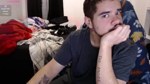 Snapshot of spanishcouple4255 chatting on 10-30-25, 03:19 spanishcouple4255 online show from 10-30-25, 03:19