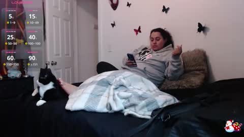 Snapshot of spanishcouple4255 chatting on 12-16-25, 10:37 spanishcouple4255 online show from 12-16-25, 10:37