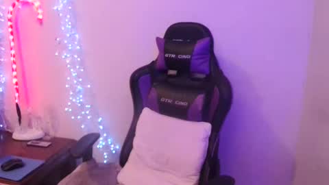 Snapshot of sparkle_pinuppp chatting on 01-01-25, 02:42 Tip 1 token Follow me on instagram Sparkle pinuppp online show from 01-01-25, 02:42