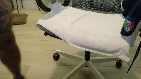 Snapshot of sparklenuts17 chatting on 12-13-24, 04:05 sparklenuts17 online show from 12-13-24, 04:05