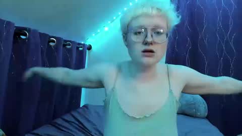 Snapshot of sparkling_water_hate_club chatting on 09-25-25, 05:11 Atticus Pendragon online show from 09-25-25, 05:11