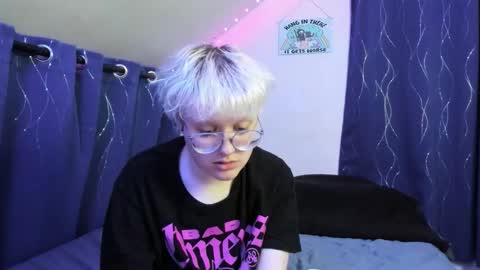 Snapshot of sparkling_water_hate_club chatting on 11-17-25, 07:47 Atticus Pendragon online show from 11-17-25, 07:47